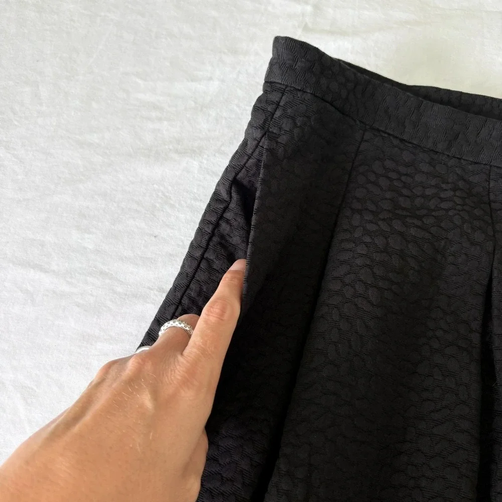 H&M Womens Black Textured Pleated Front A-Line Minimalist Classic Skirt Size‎ 14